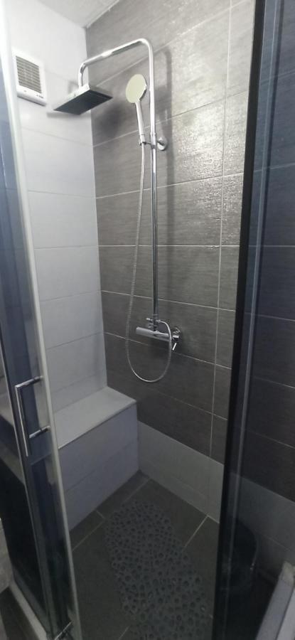 Apartment Lux 7, Parking Nis