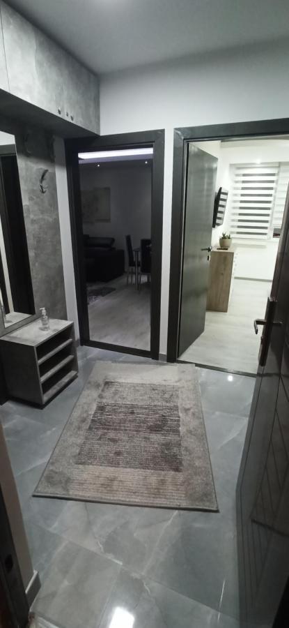Lux 7, Parking Apartment