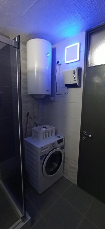 Lux 7, Parking Apartment Nis