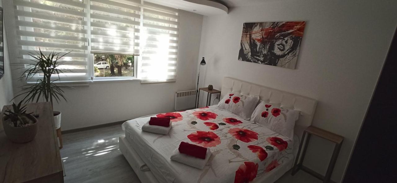 Apartment Lux 7, Parking Nis