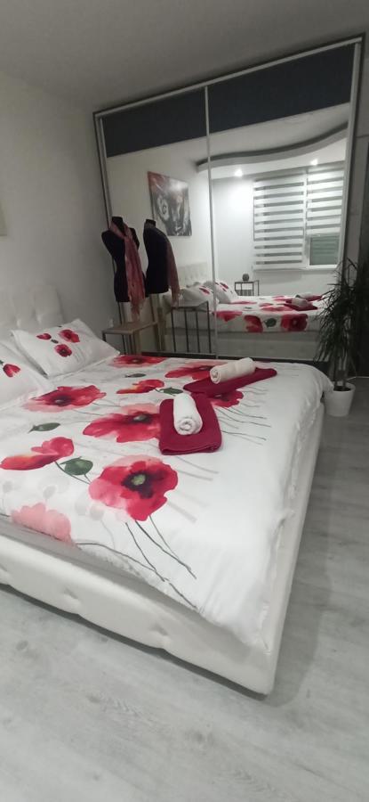 Lux 7, Parking Apartment Nis