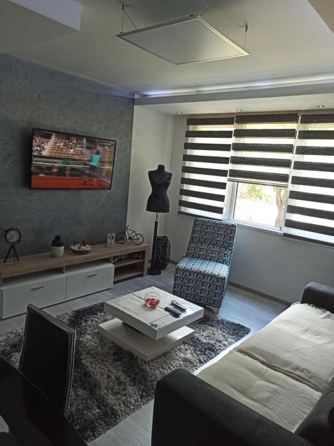 Apartment Lux 7, Parking Nis