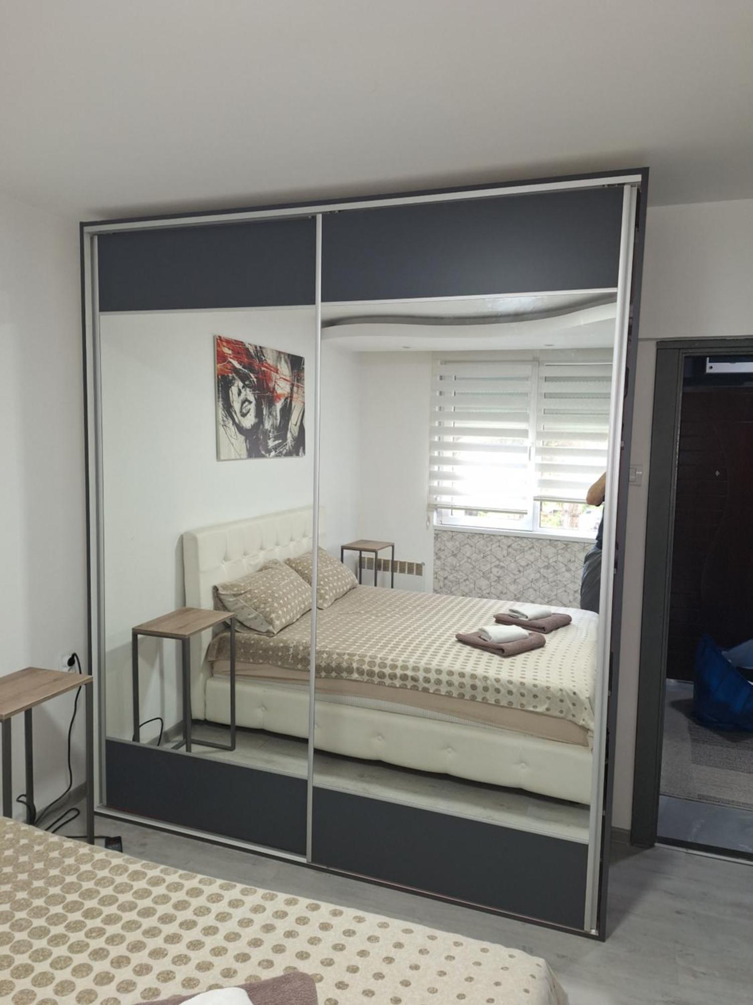 Lux 7, Parking Apartment